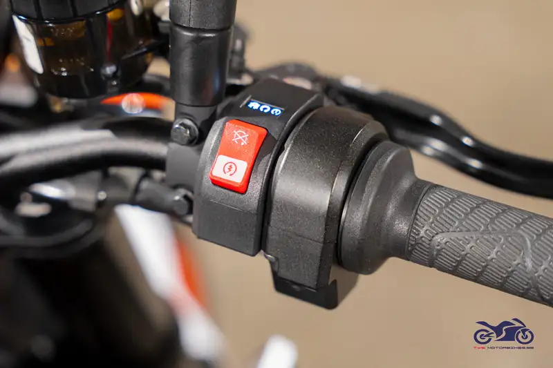 KTM 890 Duke R - foto 7