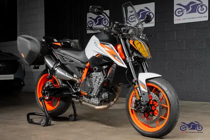 KTM 890 Duke R - foto 2