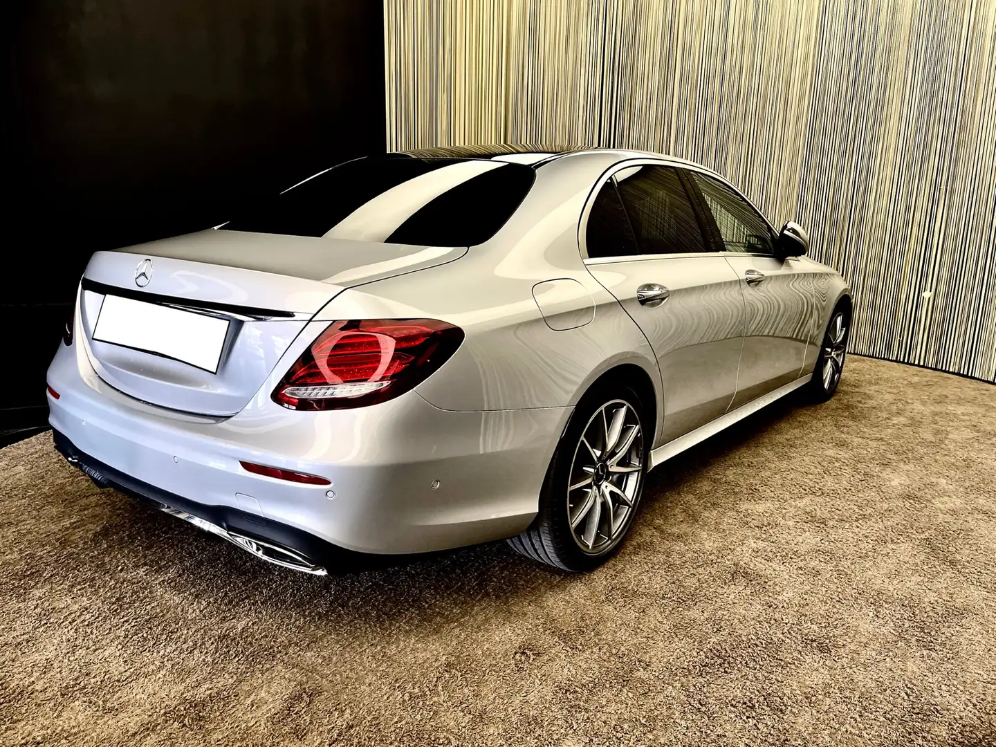 Mercedes-Benz E 400 d 4Matic 9G-TRONIC Sportstyle Edition AMG Silver - 1