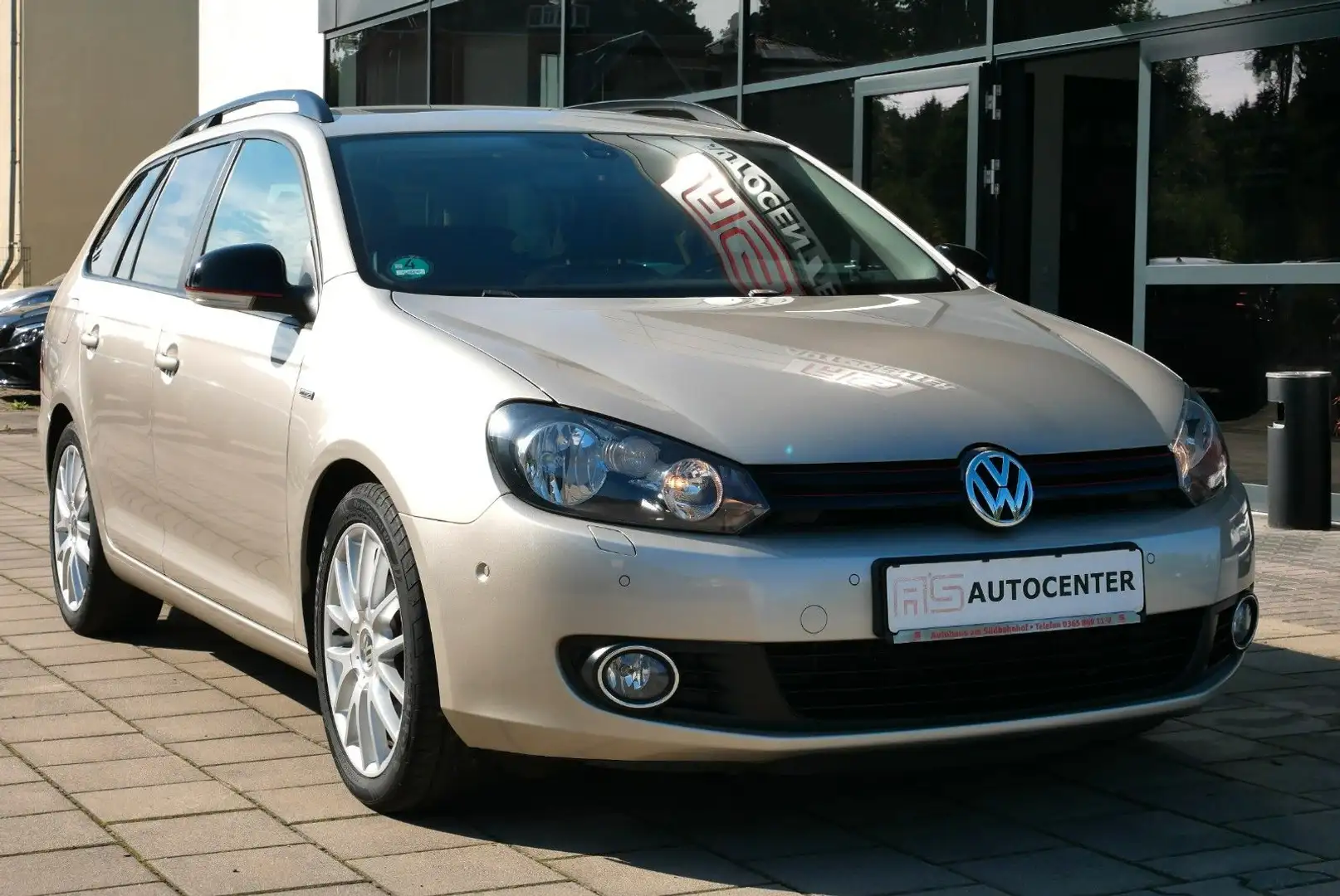 Volkswagen Golf VI Variant Match Pano Standheiz. Kamera AHK Silber - 2