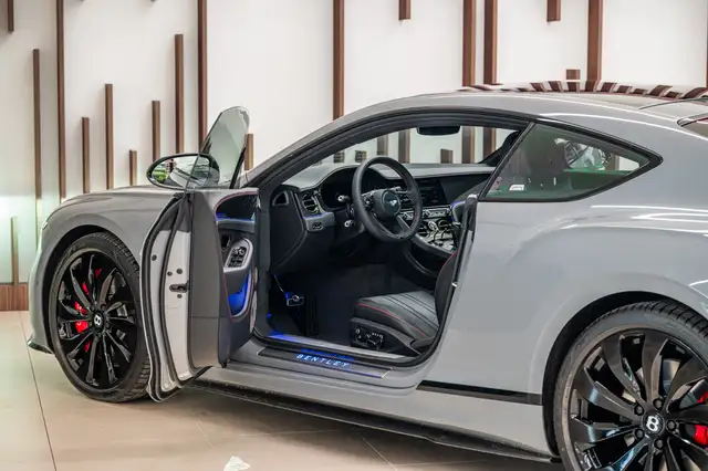 Bentley Continental GT view 10