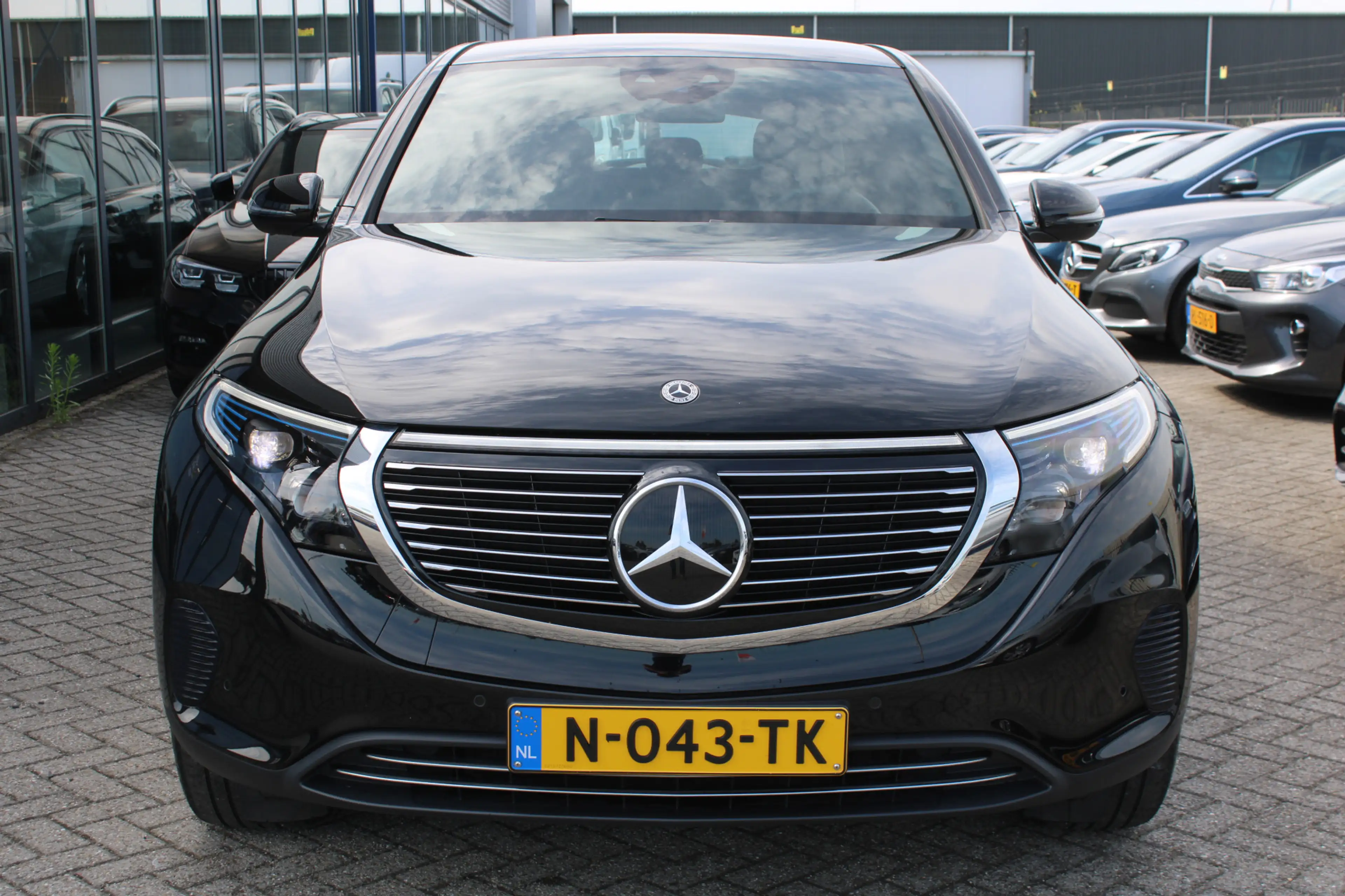 Mercedes-Benz EQC 400 4MATIC Business Solution 80 kWh MARGE LEDER DI — photo 8