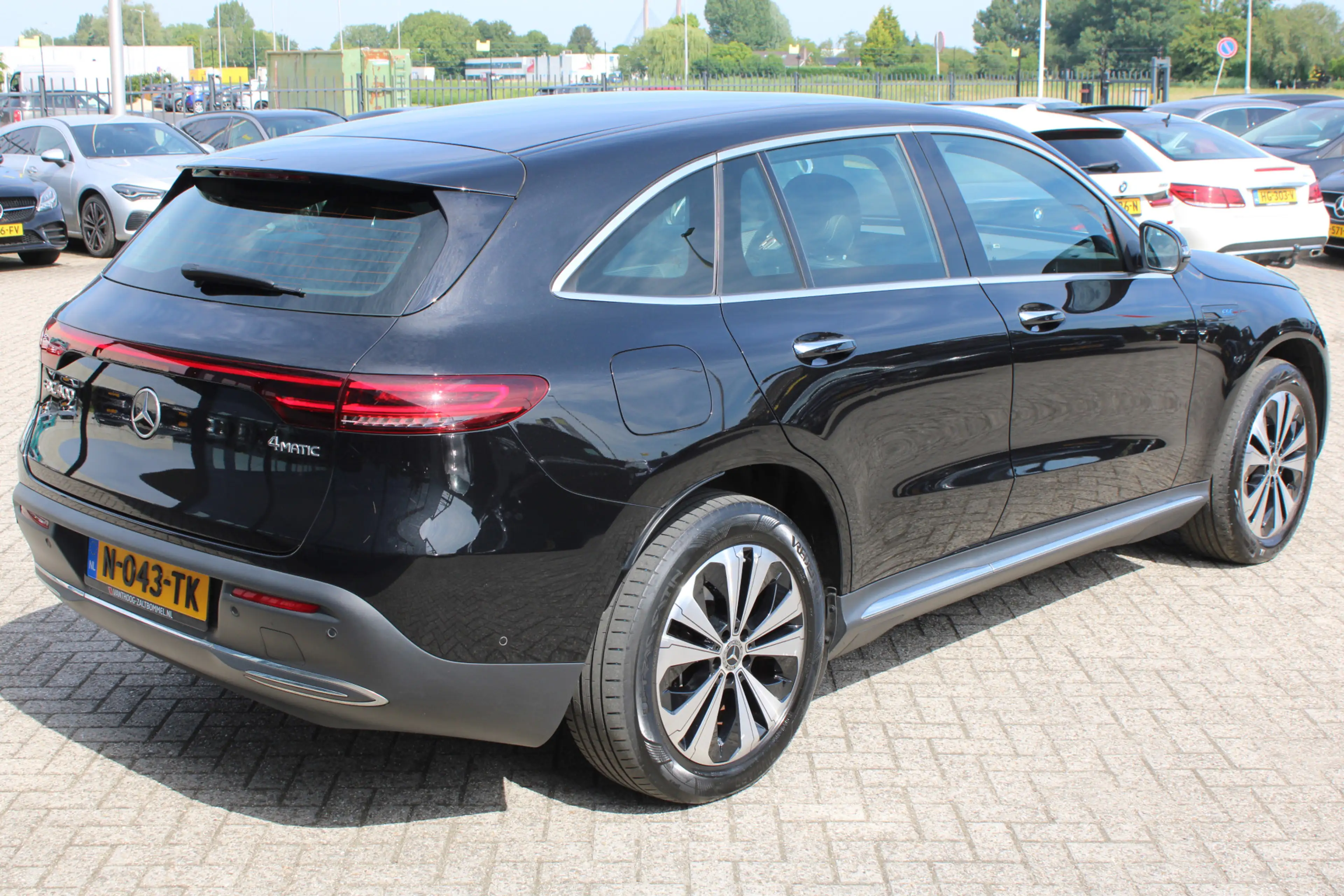 Mercedes-Benz EQC 400 4MATIC Business Solution 80 kWh MARGE LEDER DI — photo 7