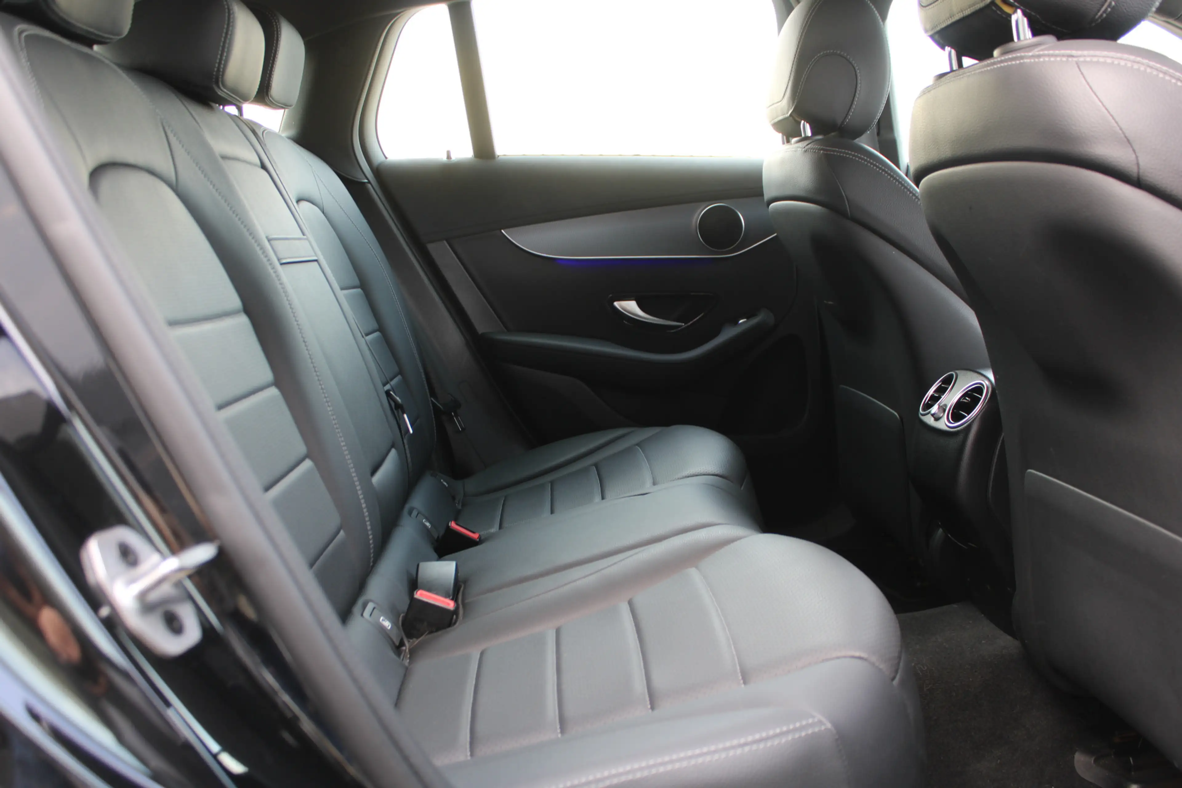 Mercedes-Benz EQC 400 4MATIC Business Solution 80 kWh MARGE LEDER DI — photo 19