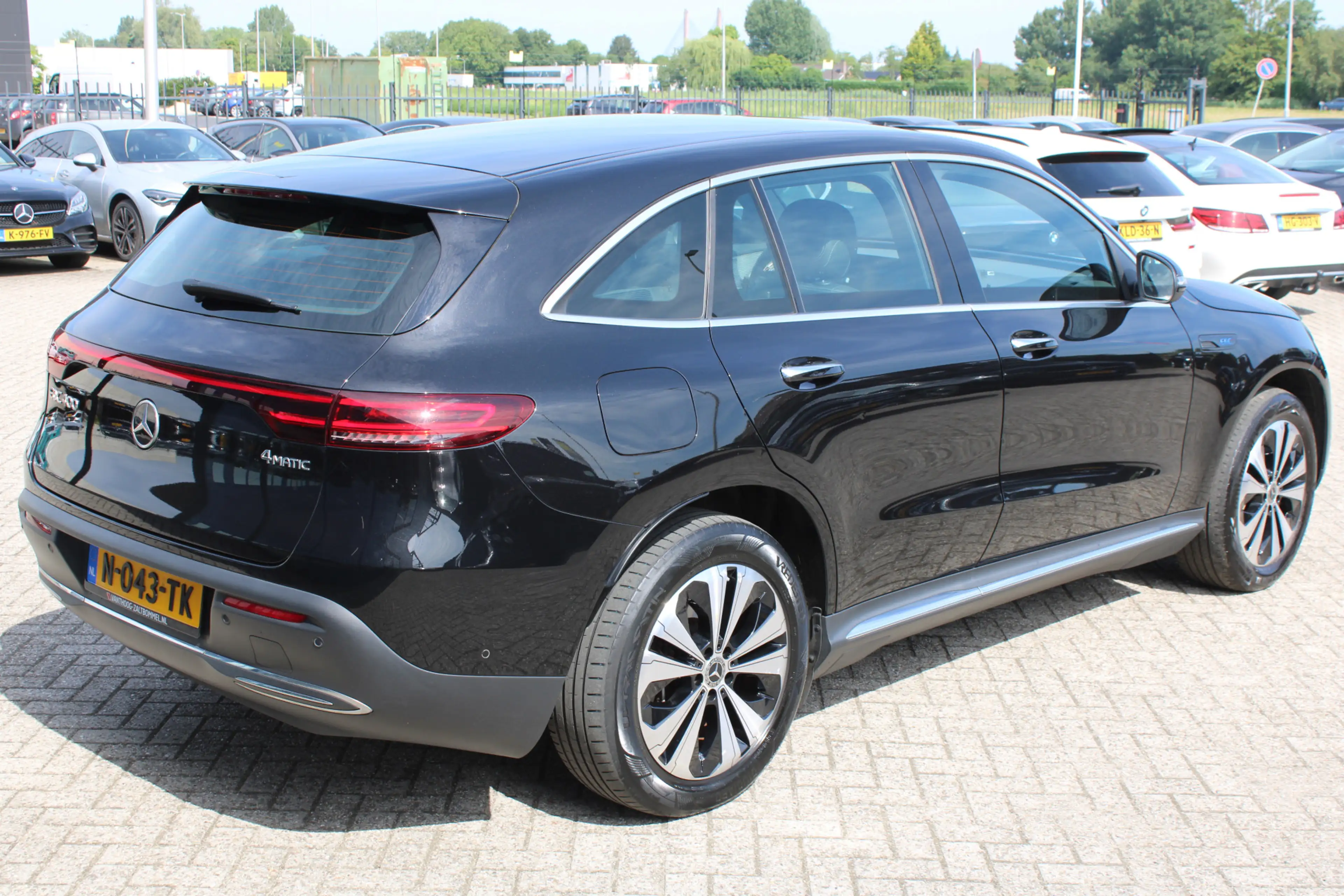 Mercedes-Benz EQC 400 4MATIC Business Solution 80 kWh MARGE LEDER DI — photo 3