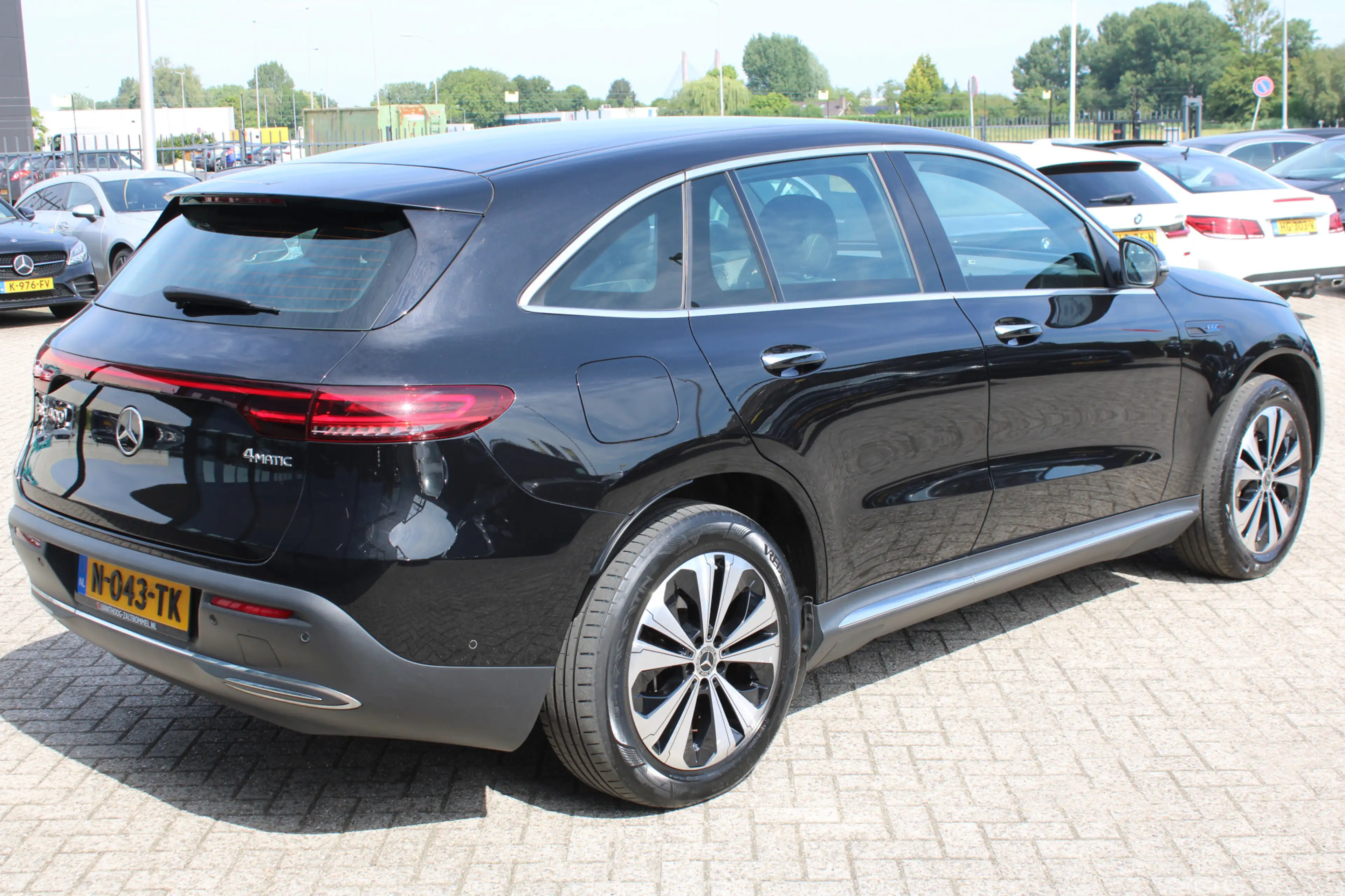 Mercedes-Benz EQC 400 4MATIC Business Solution 80 kWh MARGE LEDER DI — photo 10