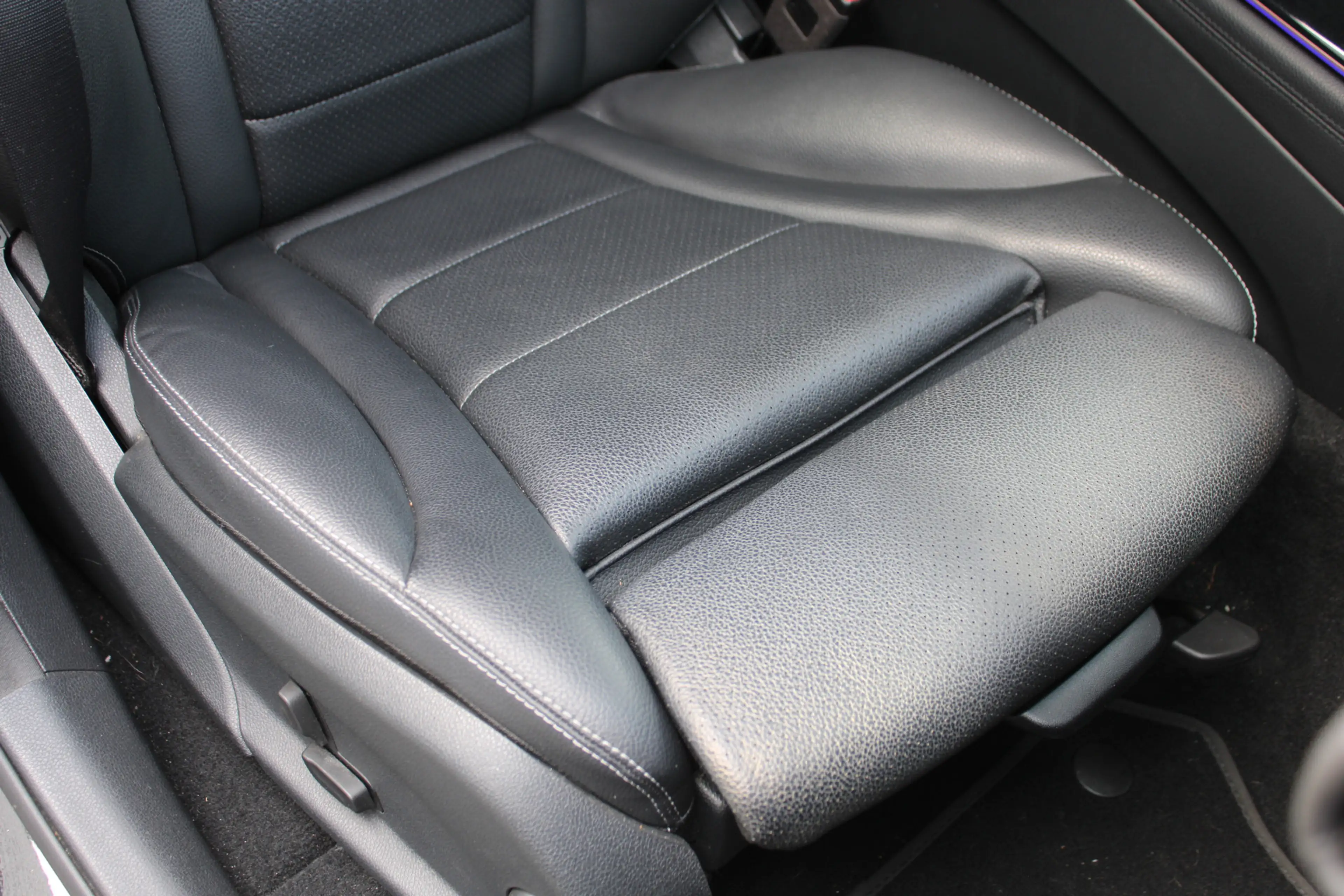 Mercedes-Benz EQC 400 4MATIC Business Solution 80 kWh MARGE LEDER DI — photo 18