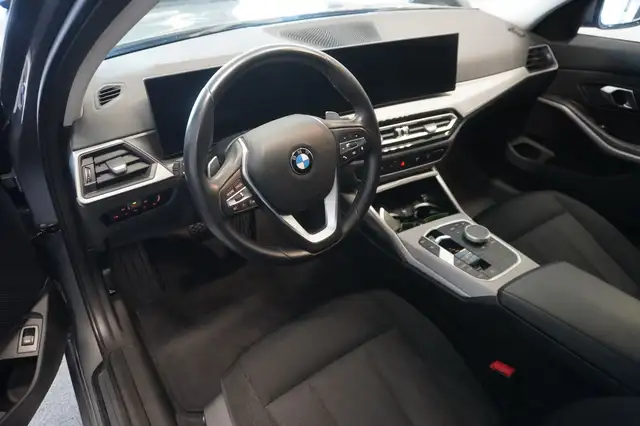 BMW 3 Series view 7