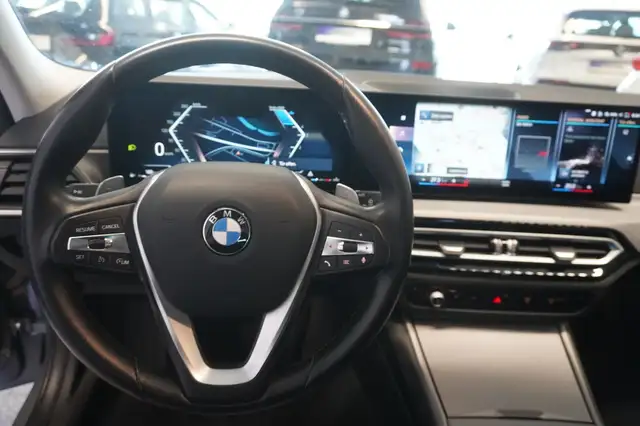 BMW 3 Series view 11
