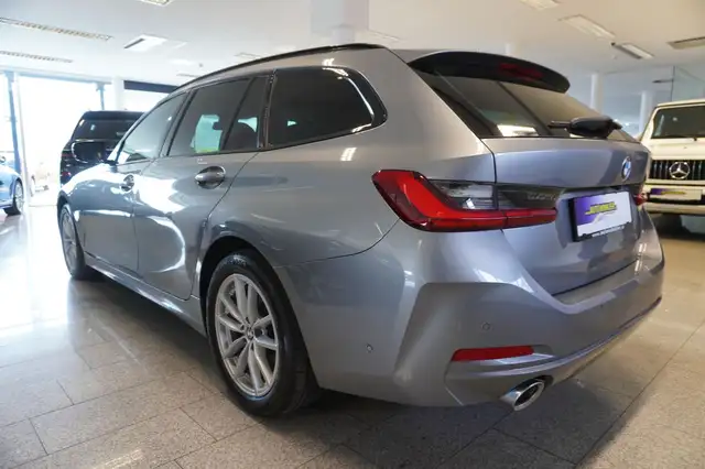 BMW 3 Series view 4