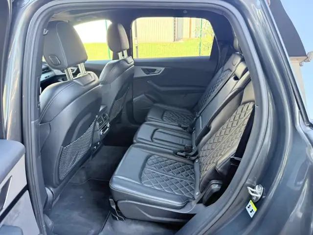 Audi Q7 view 17