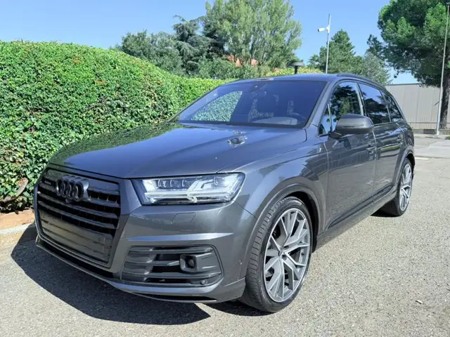 Audi Q7 view 2