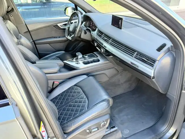 Audi Q7 view 19