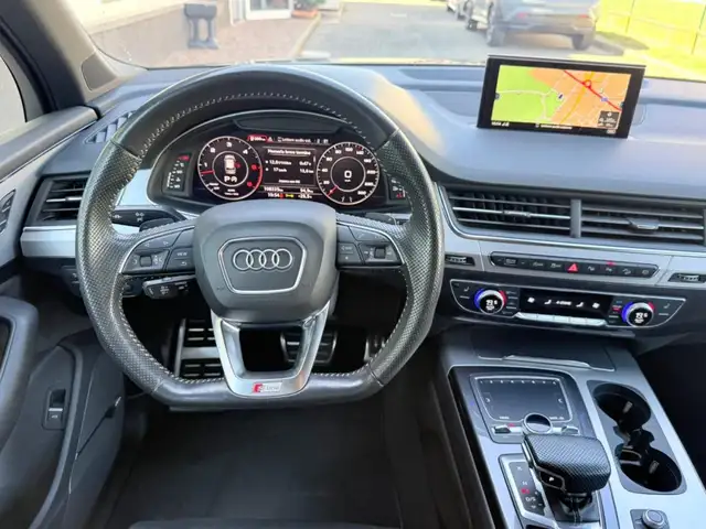 Audi Q7 view 13