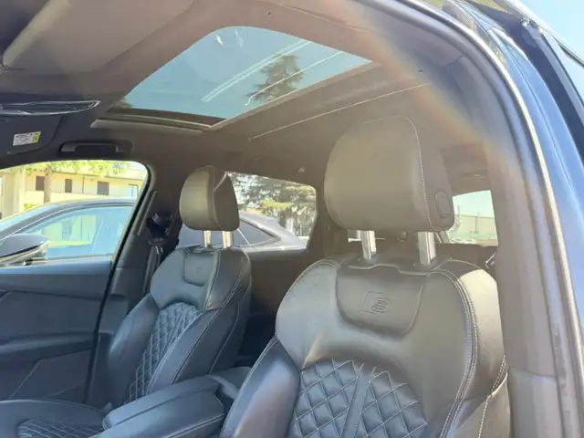 Audi Q7 view 10