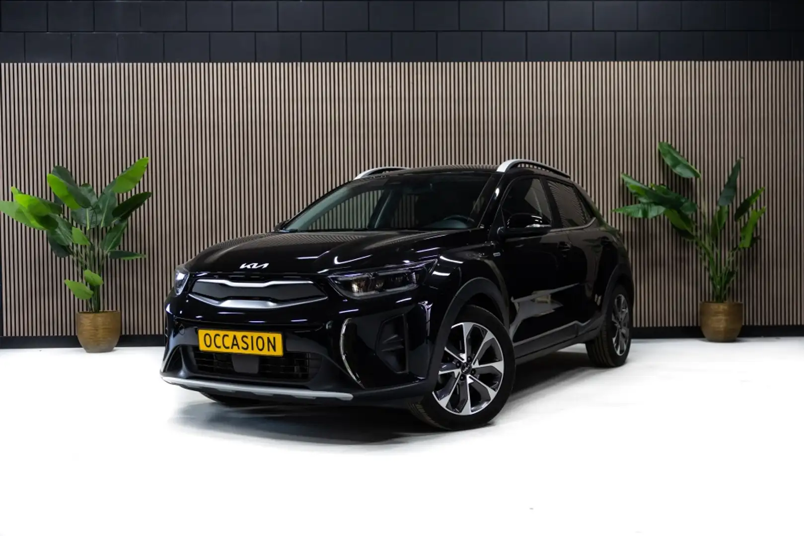 Kia Stonic 1.0 T-GDi MHEV Inspire | Carplay | Camera | Trekha Zwart - 1