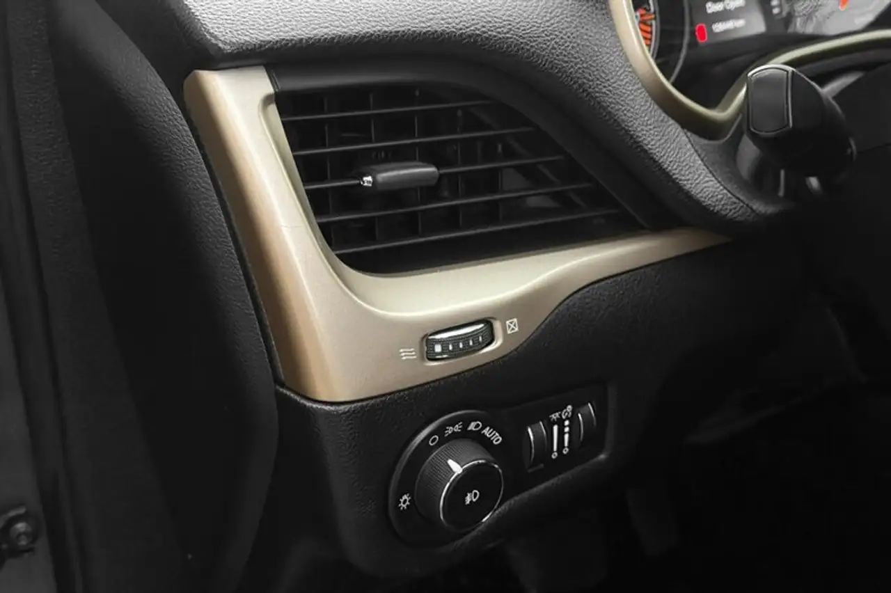 Jeep Cherokee снимка Jeep Cherokee
