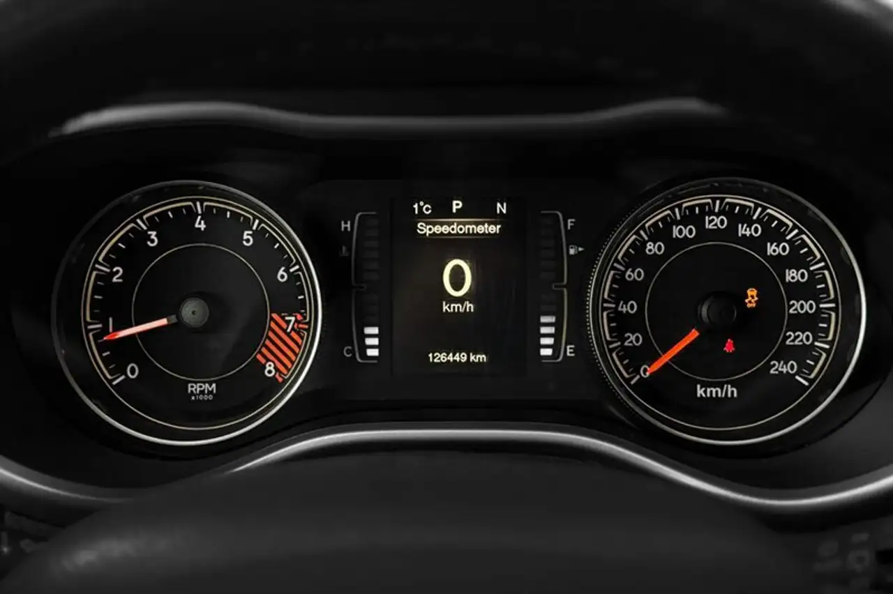 Jeep Cherokee снимка Jeep Cherokee