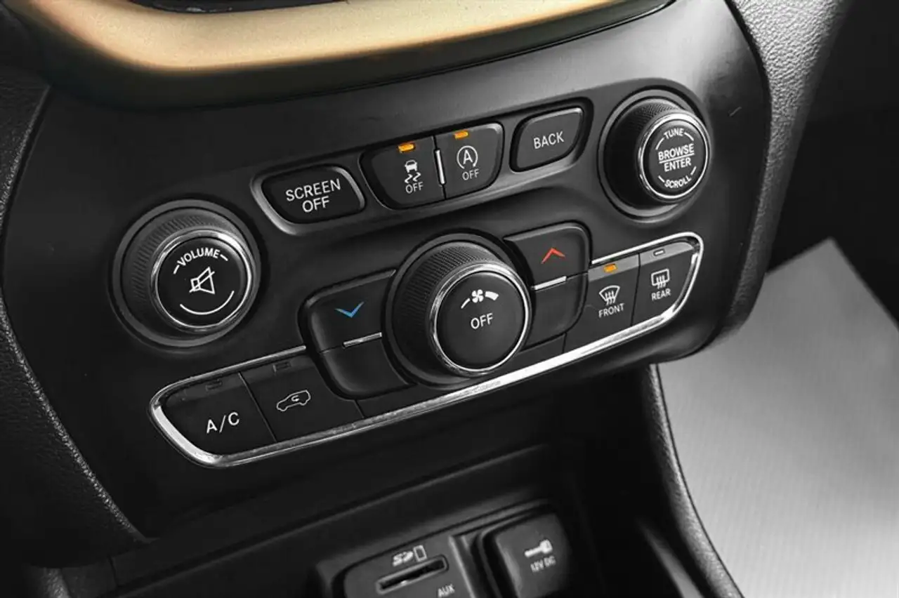 Jeep Cherokee снимка Jeep Cherokee