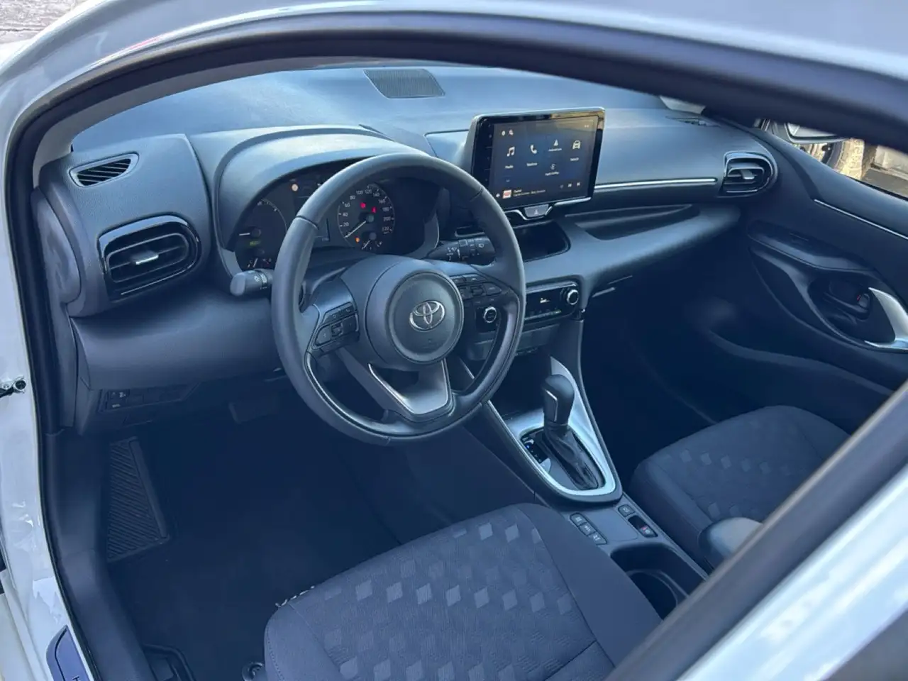 Toyota Yaris 1.5h Active, миниатюра 11
