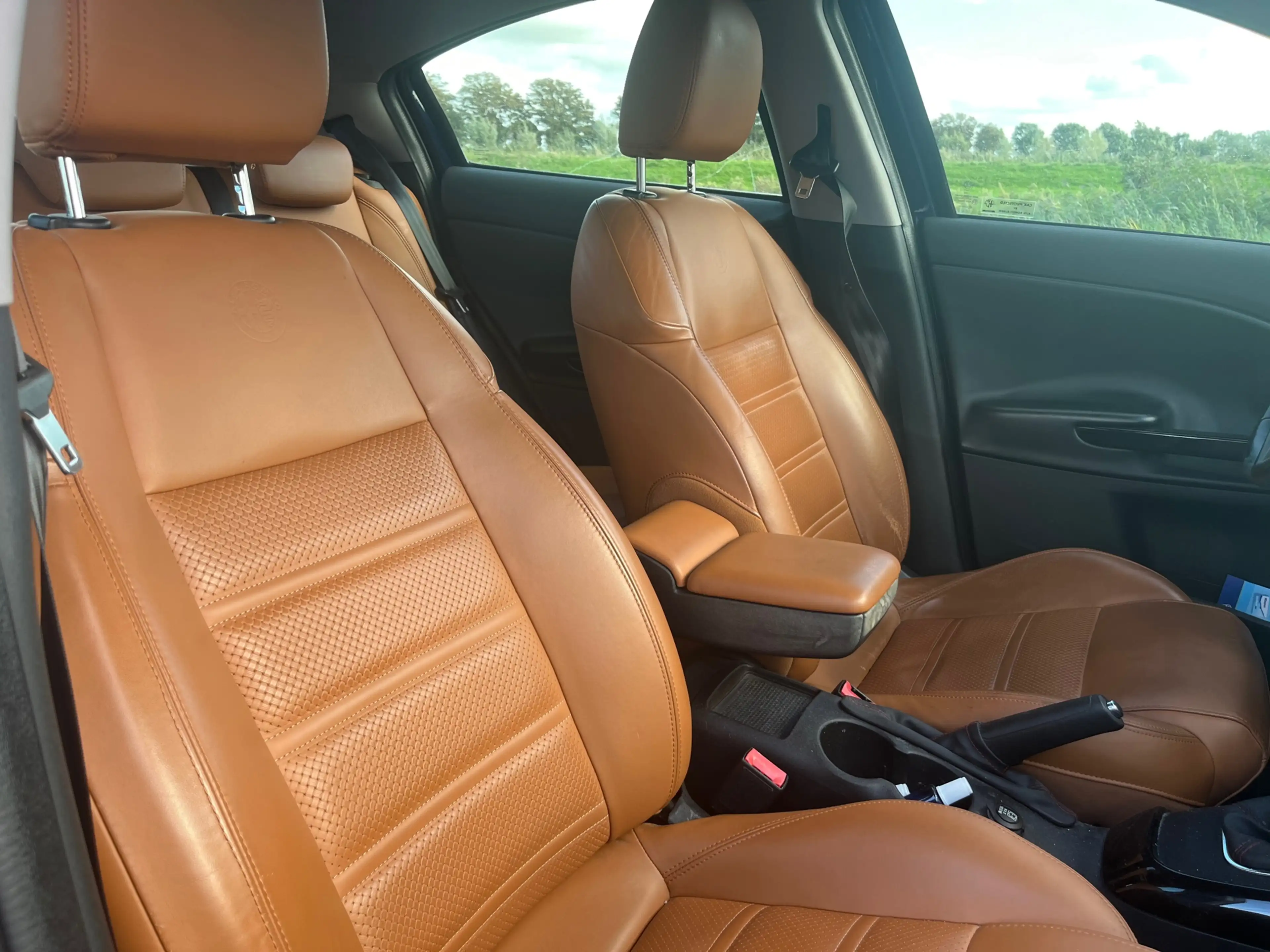 Alfa Romeo Giulietta 1.4 T Distinctive BJ 2012 AIRCO LEER 19 inch VELFE — photo 9