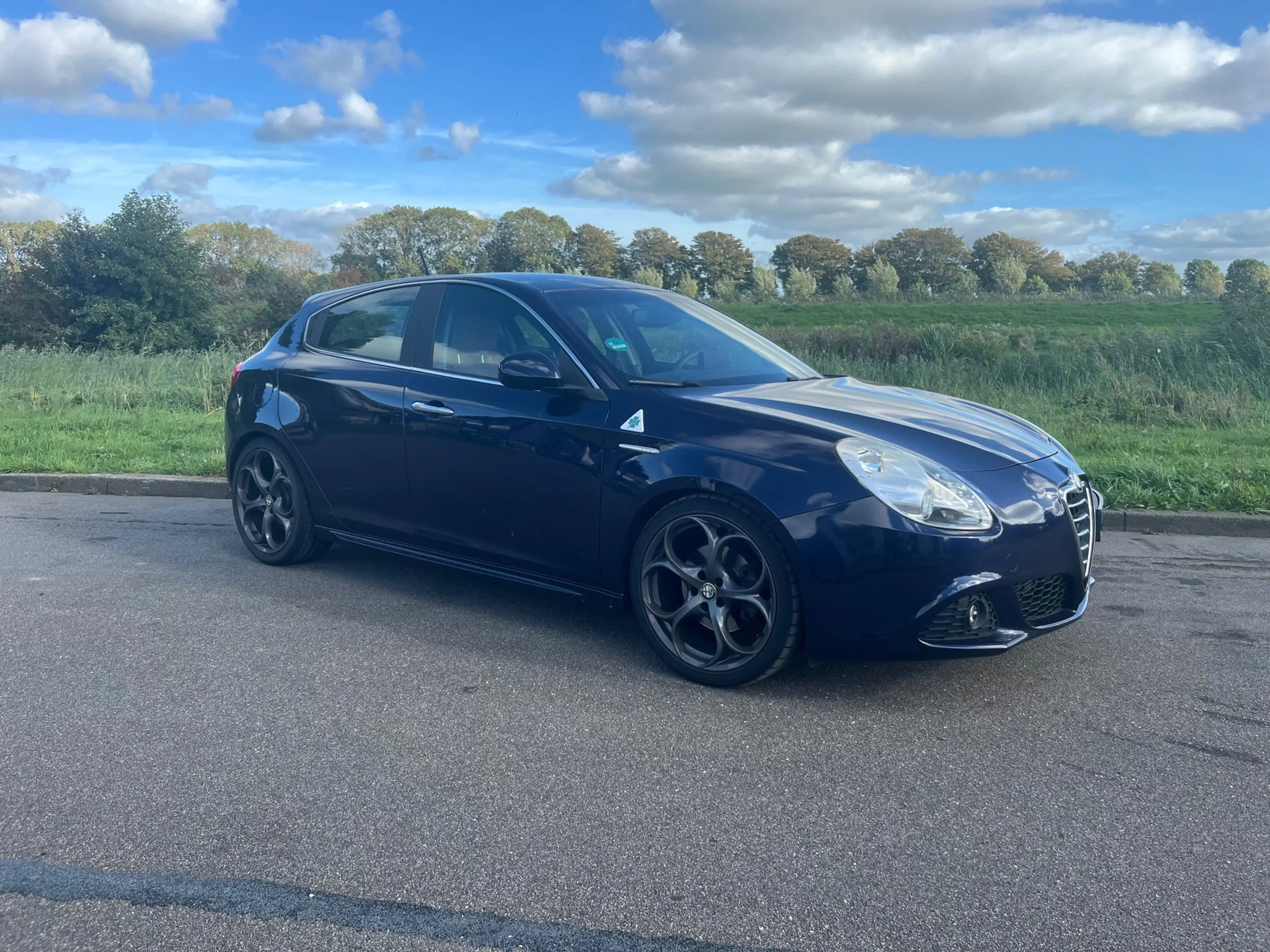 Alfa Romeo Giulietta 1.4 T Distinctive BJ 2012 AIRCO LEER 19 inch VELFE