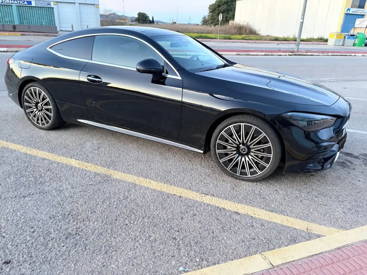 Mercedes-Benz CLE 300 AMG Line - 2
