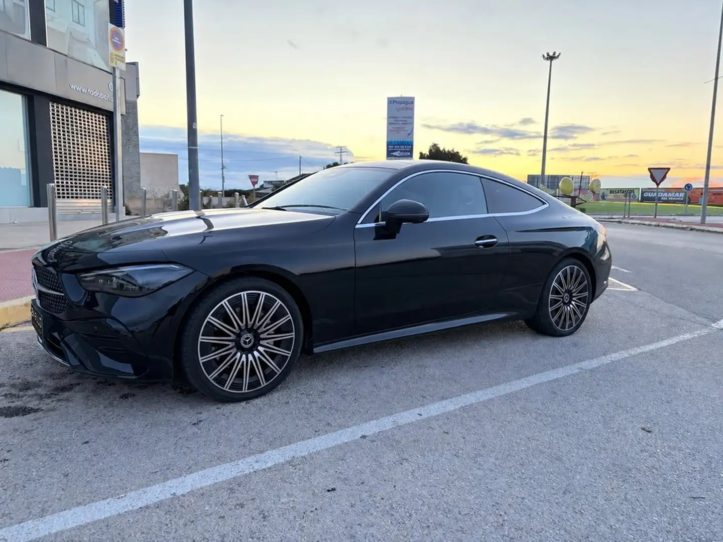 Mercedes-Benz CLE 300 AMG Line - 1