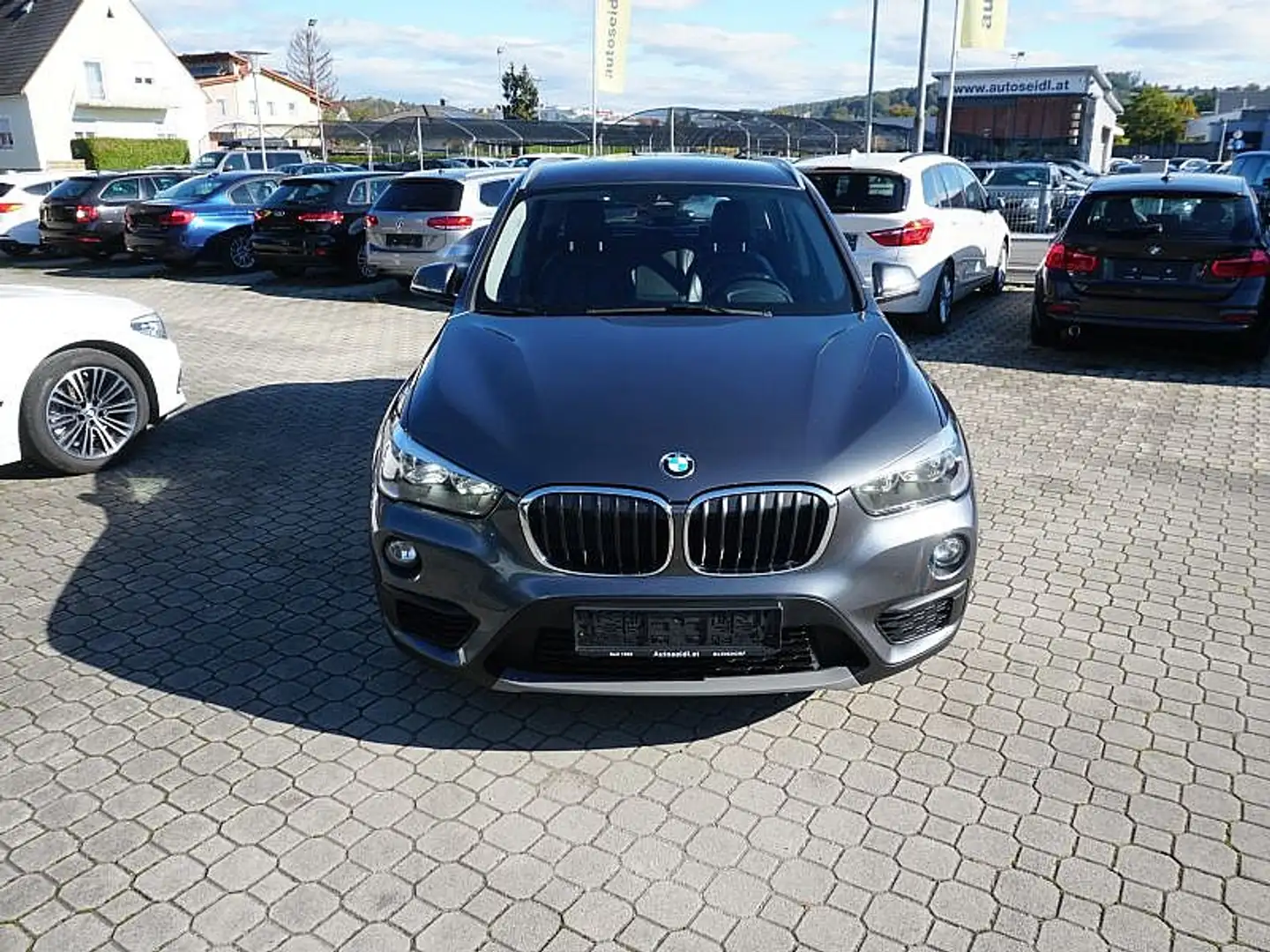 BMW X1 X1 sDrive16d *NAVI* Grau - 2