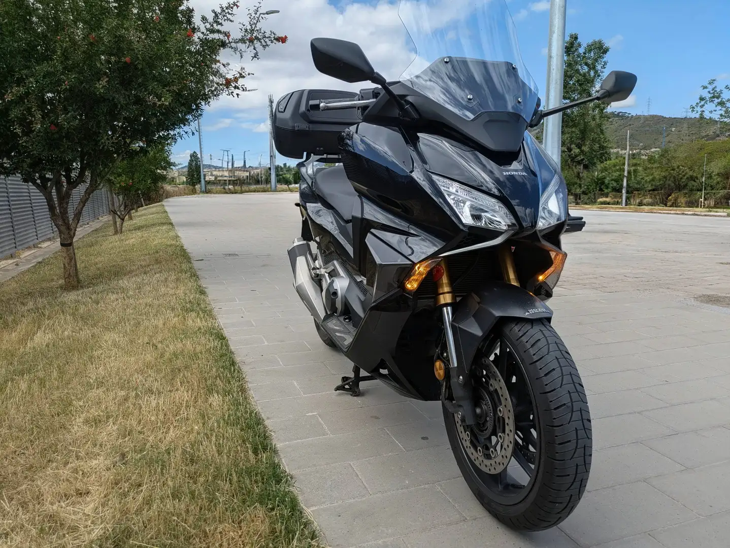 Honda Forza 750 Negro - 2