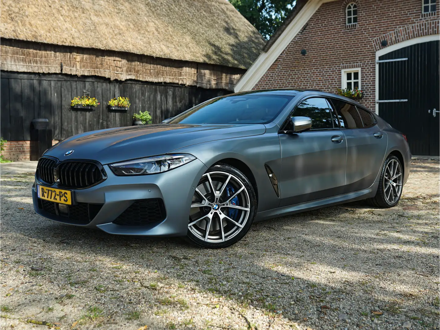 BMW M850 8-Serie Gran Coupé M850i xDrive Individual B&W Grijs - 1