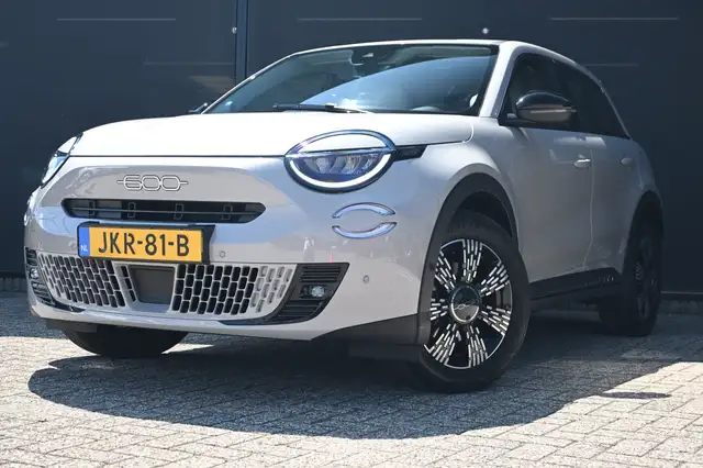 Fiat 600e Urban 54 kWh tot 8 Jaar garantie! 7,4 kWh boordlad