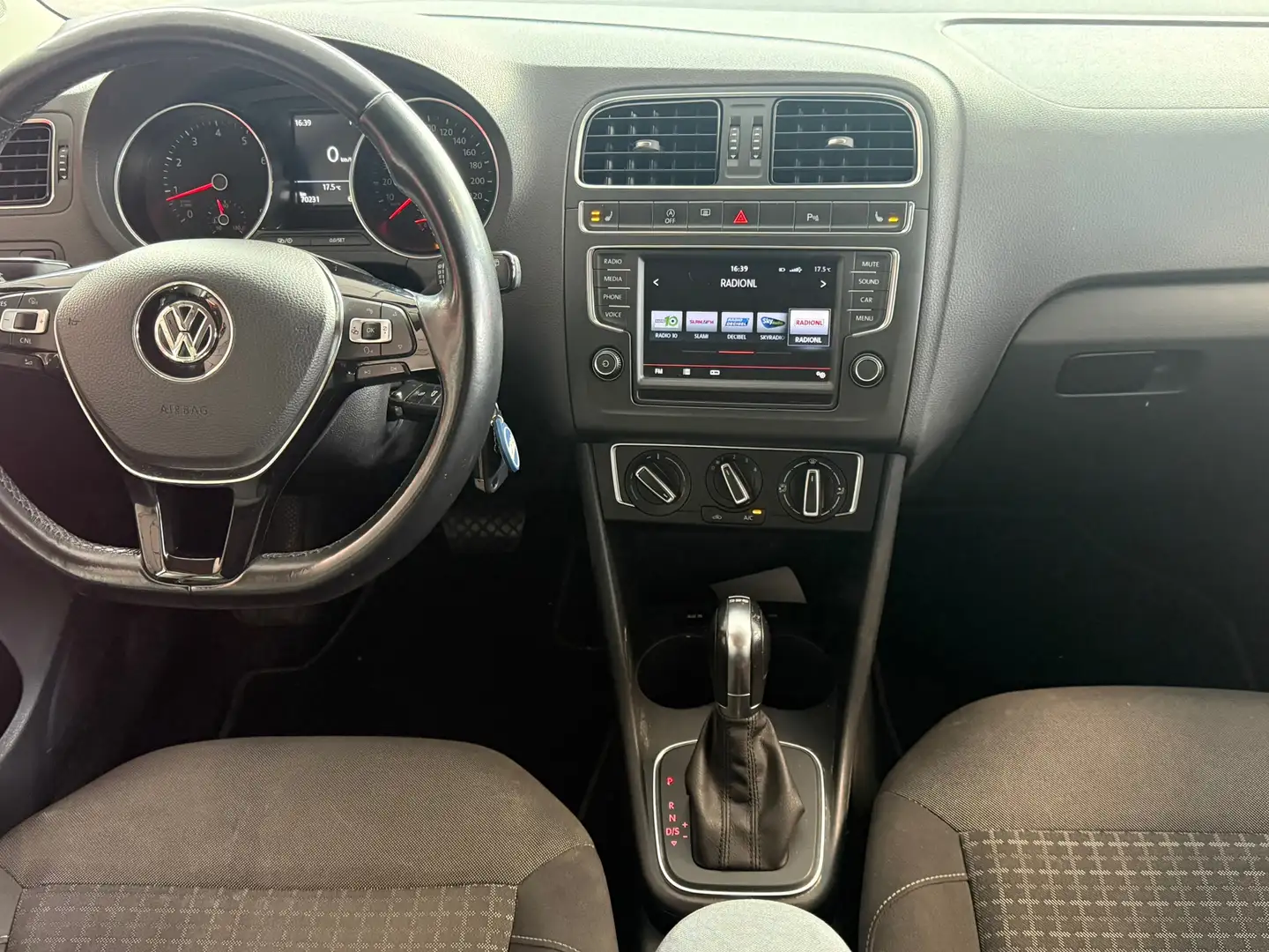 Volkswagen Polo 1.2 TSI Highline AUTOMAAT | AIRCO | PDC | STOELVER Grijs - 2
