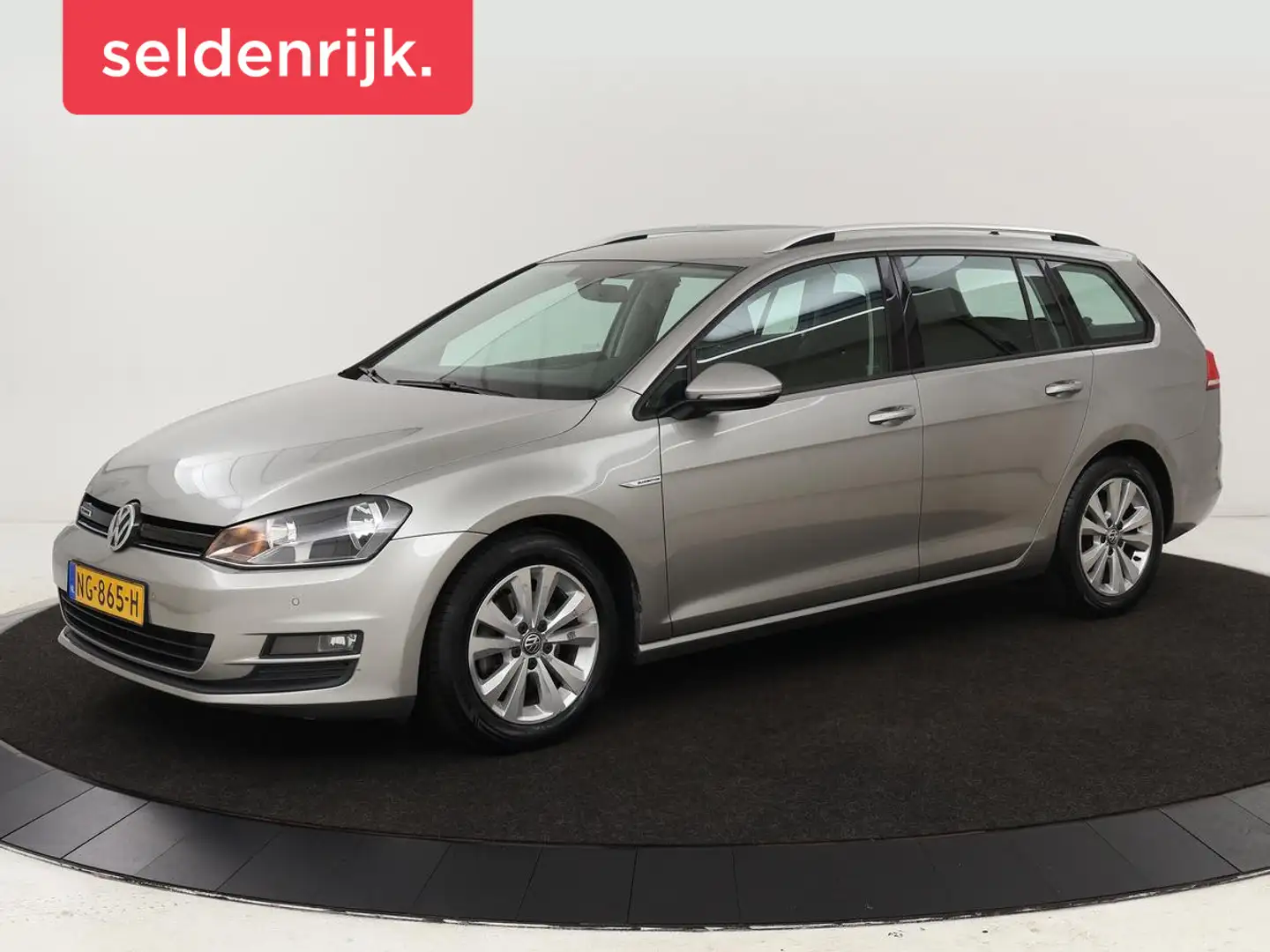 Volkswagen Golf Variant 1.0 TSI Connected Series | Carplay | Camera | Navi Grijs - 1