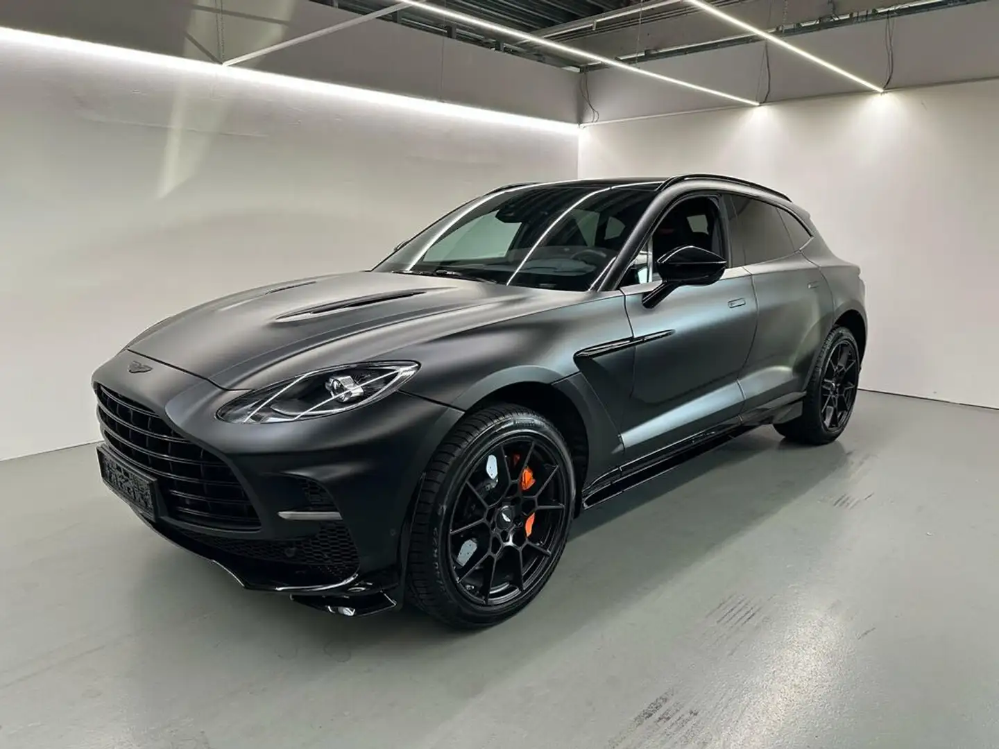 Aston Martin DBX DBX707 / Satin Jet Black / Orange Details / Noir - 1