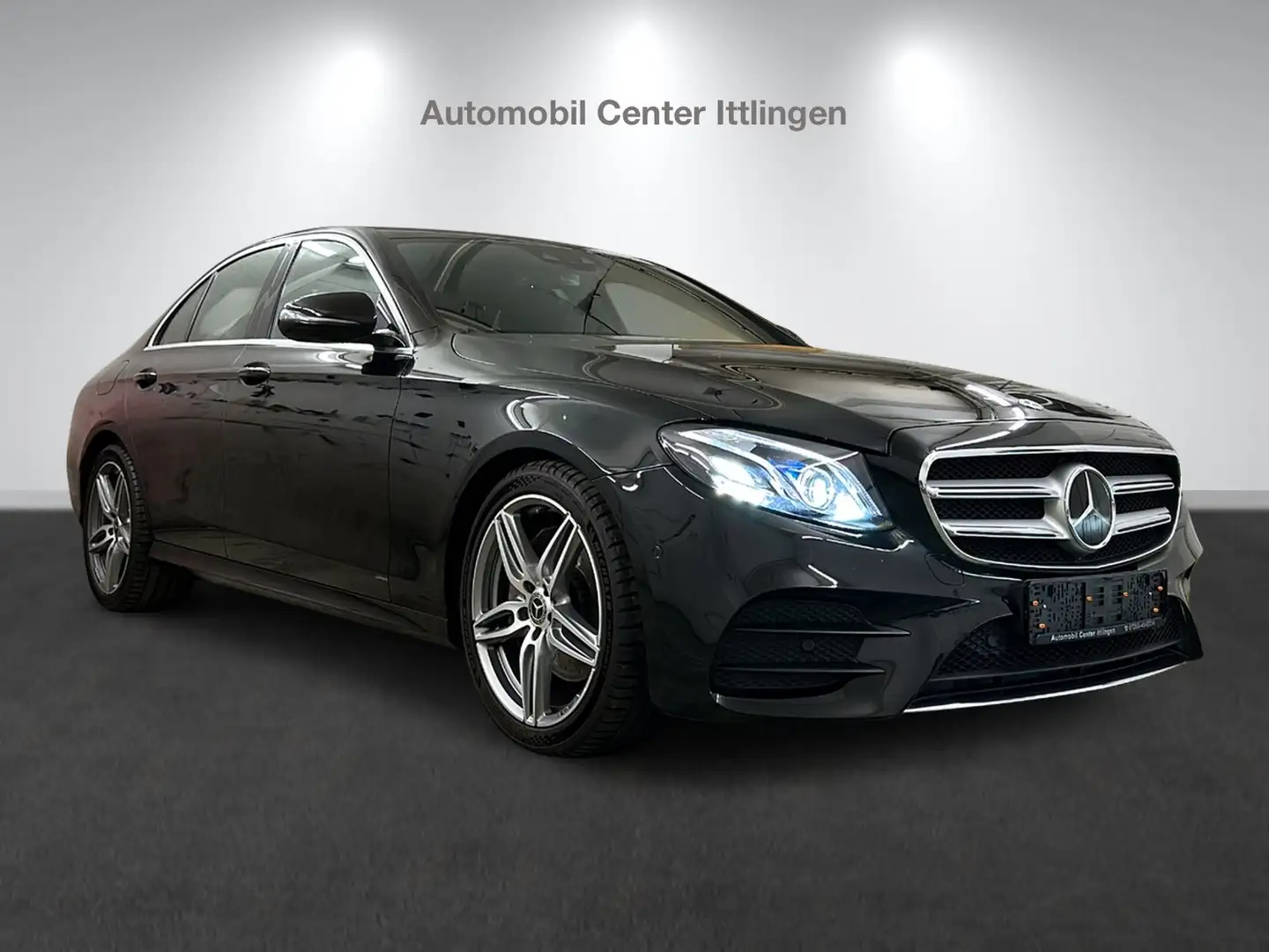 Mercedes-Benz E 250 3XAMG Line/Pano/Kamera/AUT/LED-Schein/Navi Schwarz - 1