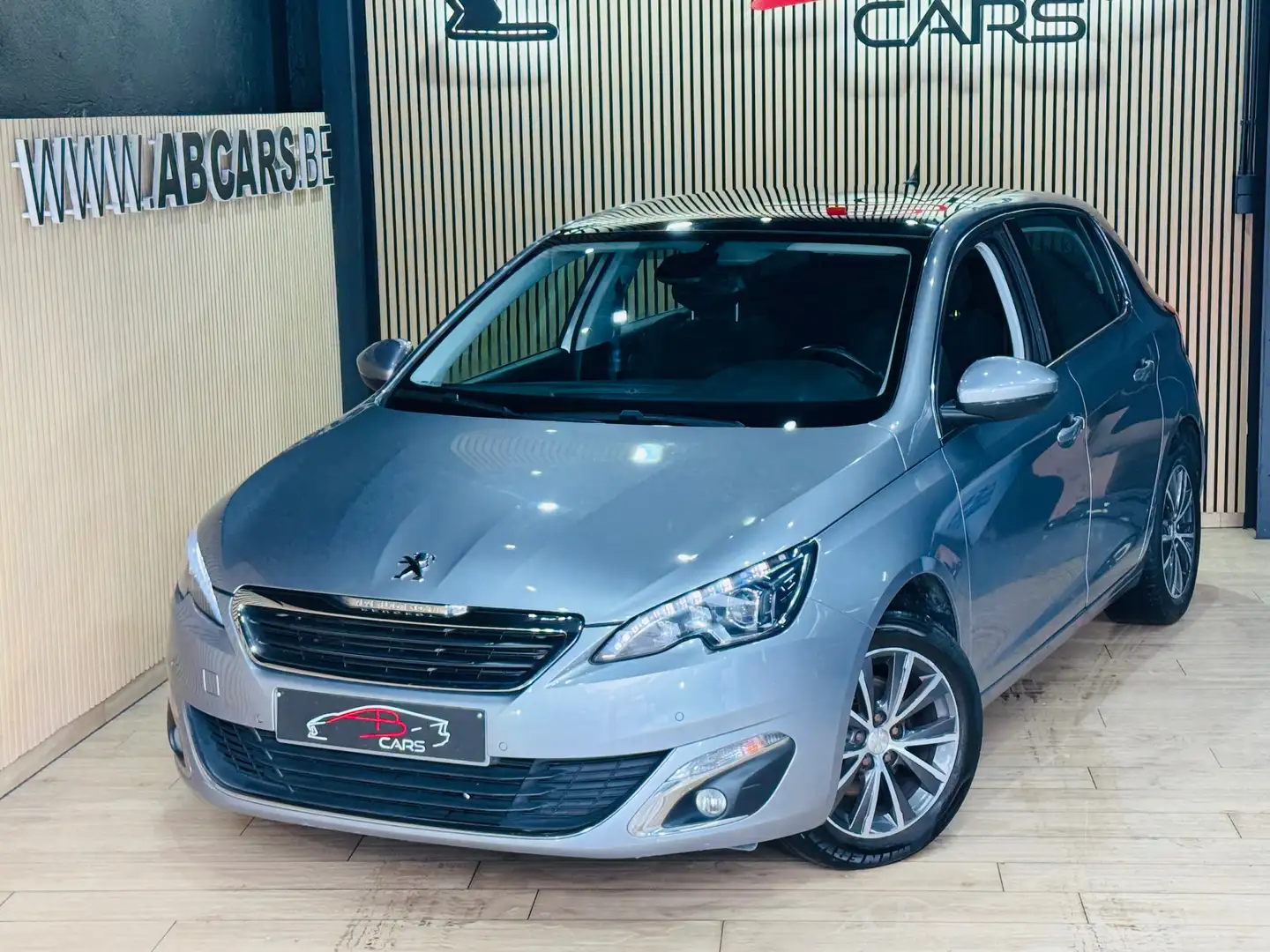 Peugeot 308 1.2i Feline * GARANTIE 12 MOIS * Grijs - 2