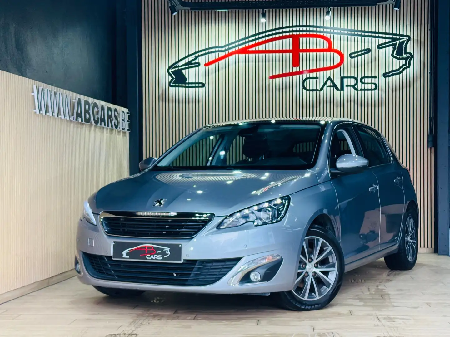 Peugeot 308 1.2i Feline * GARANTIE 12 MOIS * Grijs - 1