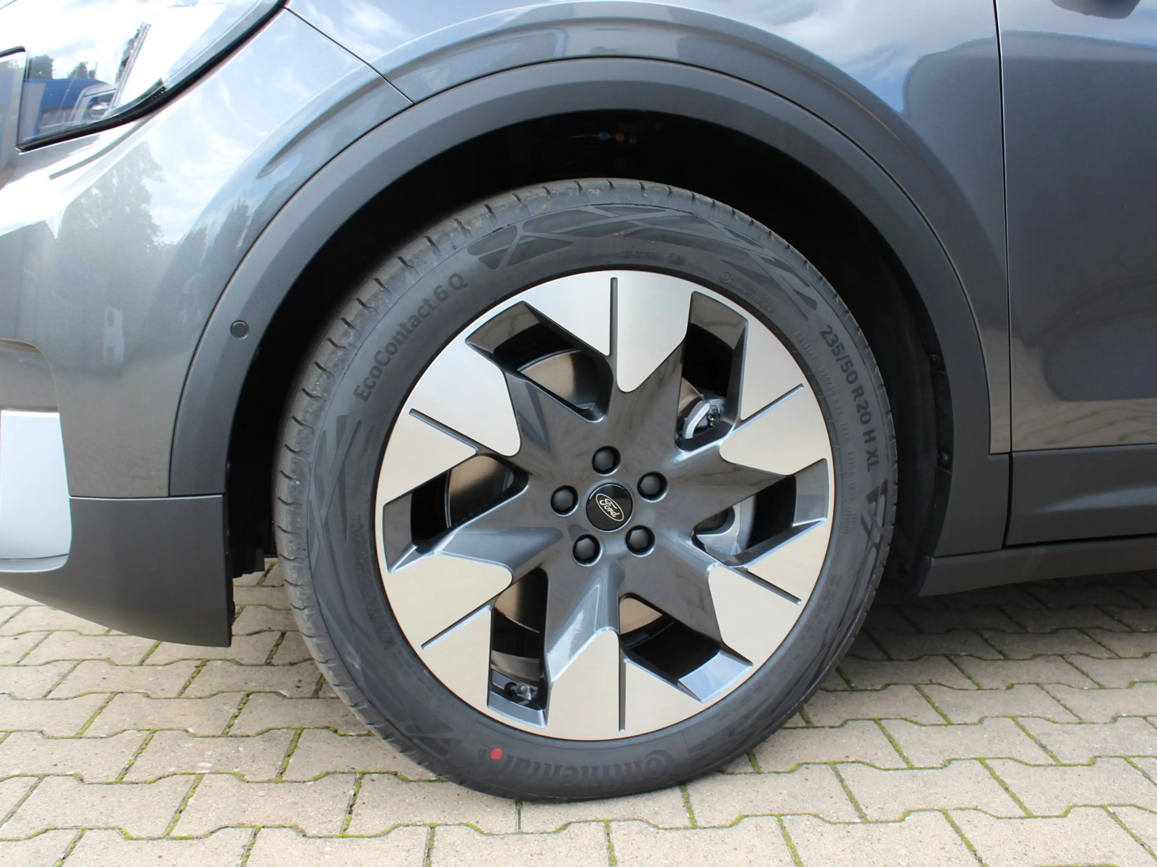 Ford Explorer Premium RWD — photo 6