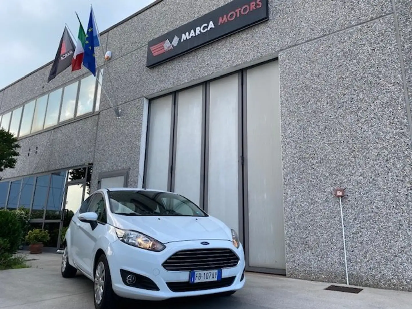 Ford Fiesta Fiesta 5p 1.5 tdci Titanium 75cv E6 Blanc - 1