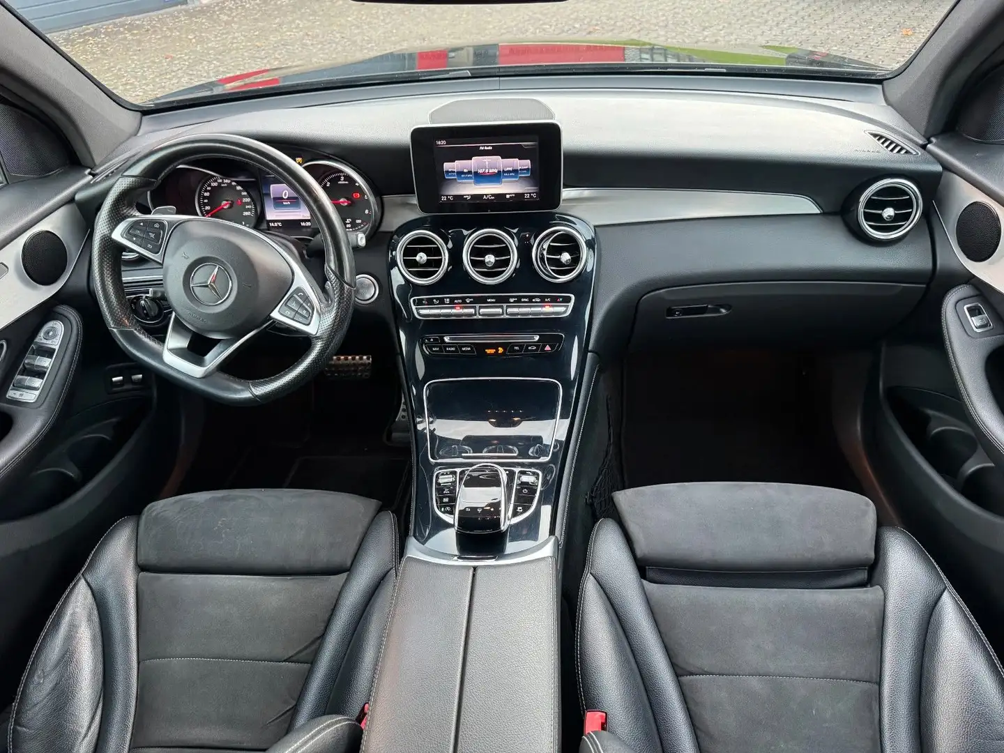 Mercedes-Benz GLC 250 d 4Matic LED AHK AMG Night Exclusive Schwarz - 2