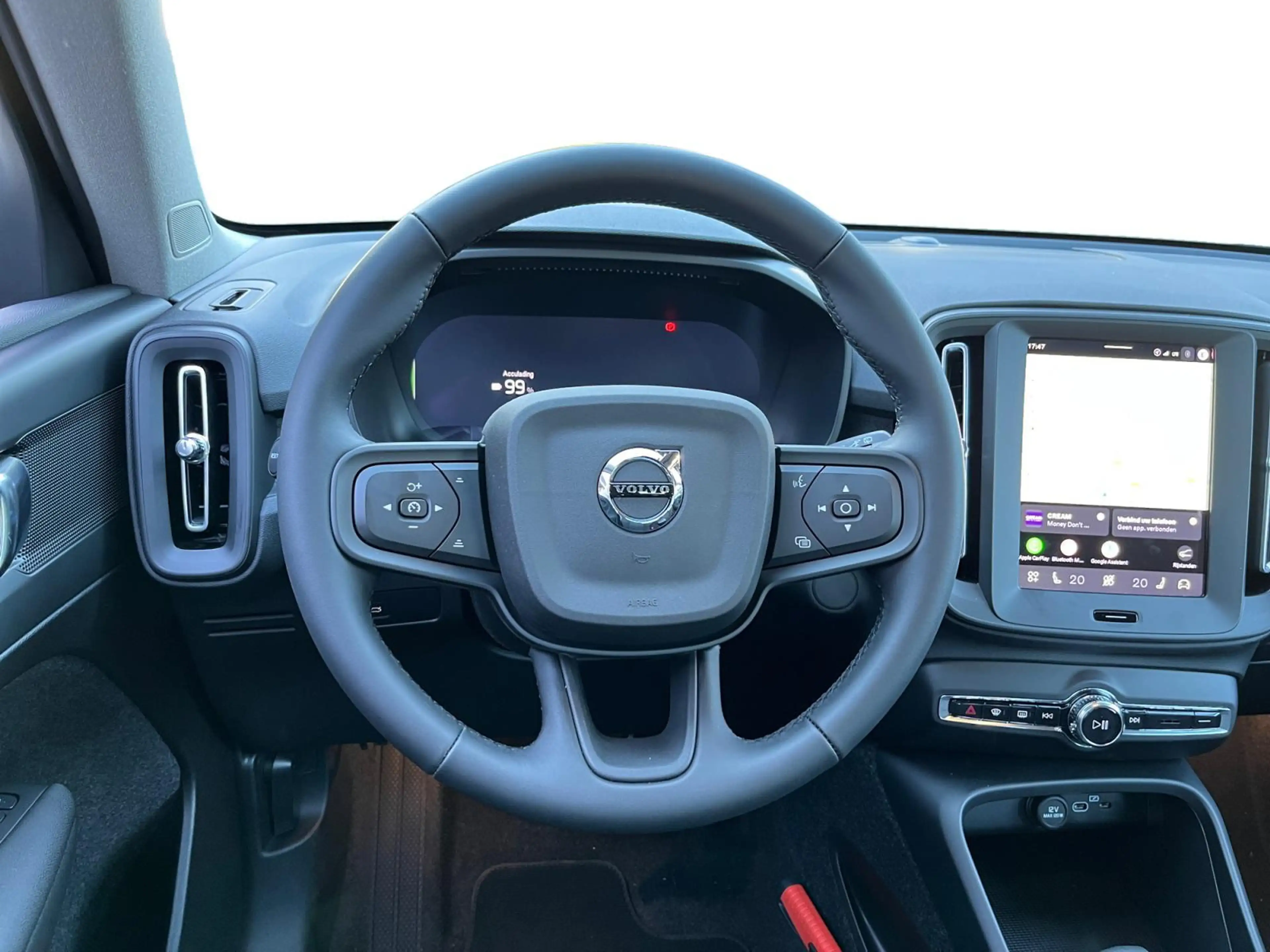 Volvo EX40 Single Motor Essential 70 kWh — photo 11