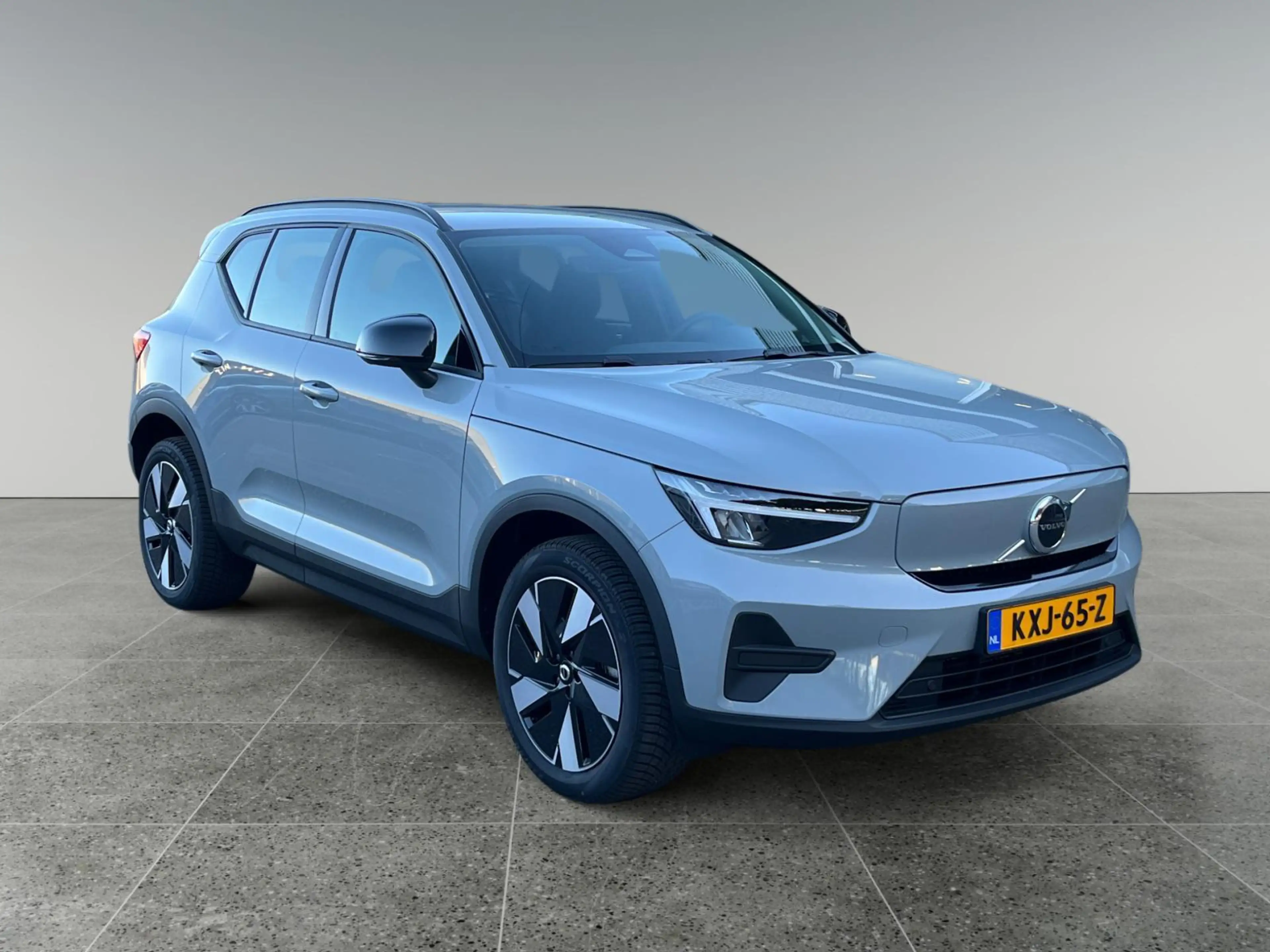 Volvo EX40 Single Motor Essential 70 kWh — photo 5