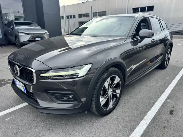 Volvo V60 Cross Country 2.0 b4 Business Pro Line awd auto