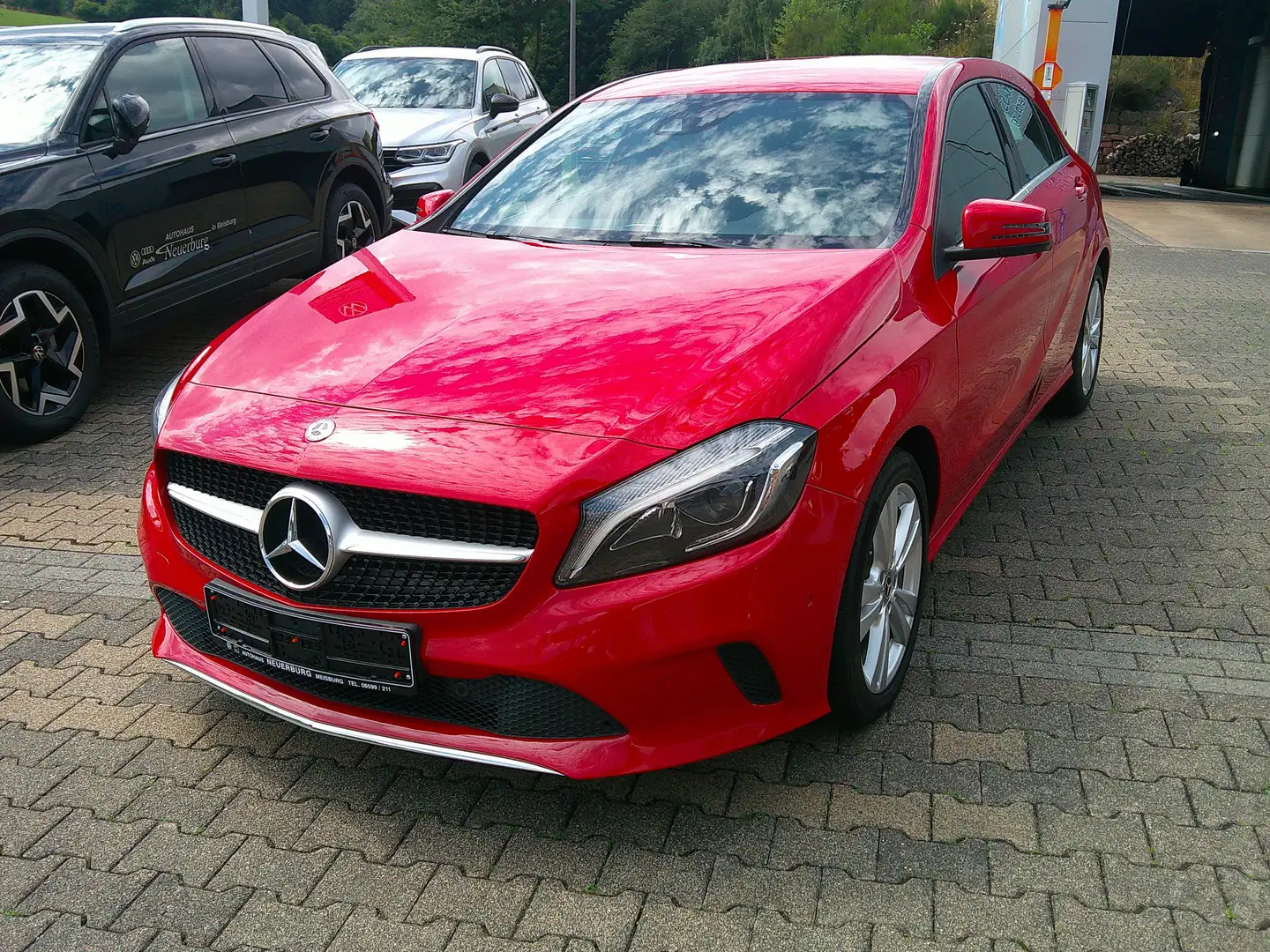 Mercedes-Benz A 180 Urban Rojo - 1