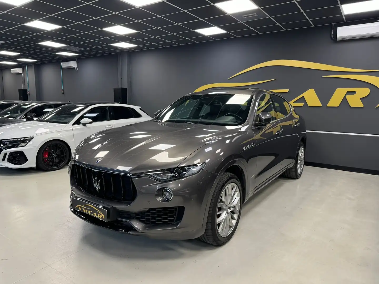 Maserati Levante 3.0 V6 Granlusso 250cv auto Grigio - 2