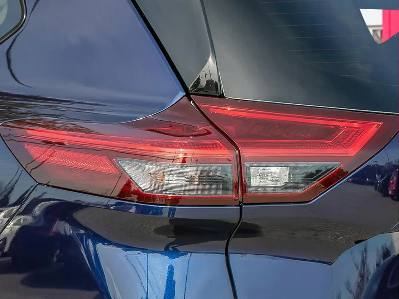 Nissan Rogue снимка Nissan Rogue