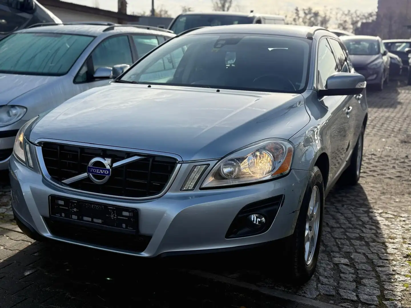 Volvo XC60 Basis AWD Silber - 1