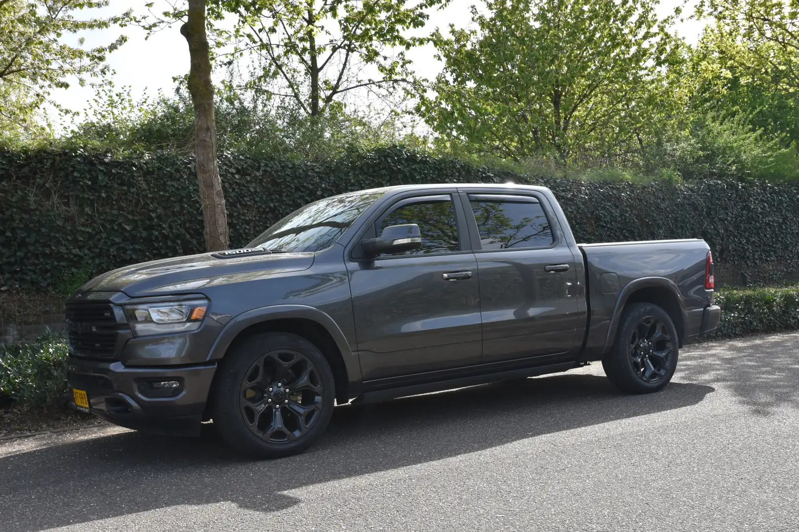 Dodge RAM 1500 5.7 V8 4x4 Crew Cab 5'7 LARAMIE | PANO | LUCH Grijs - 2