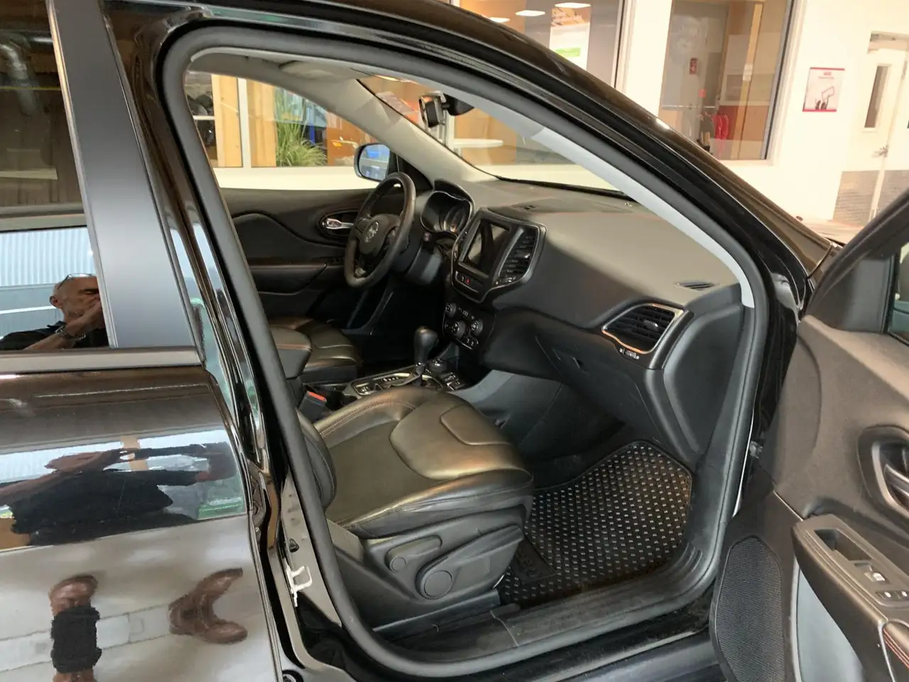 Jeep Cherokee снимка Jeep Cherokee